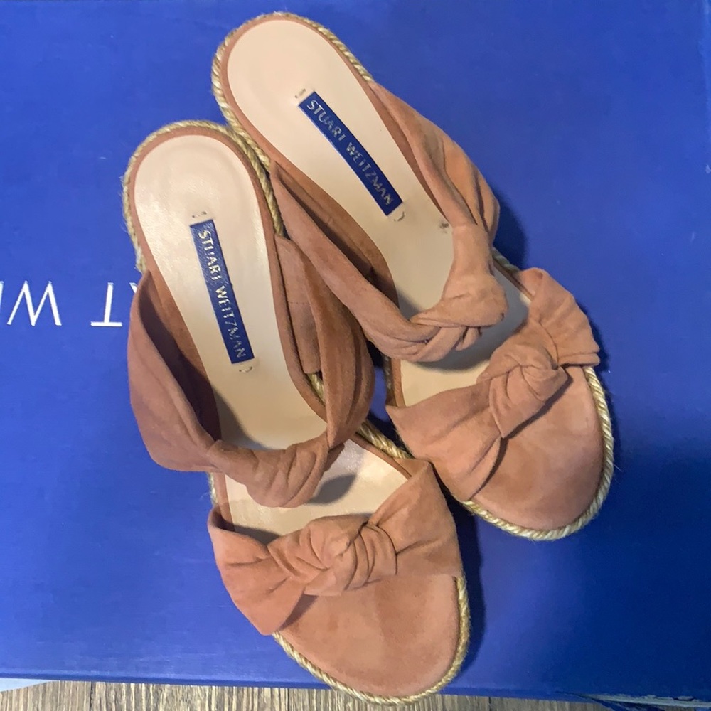 NIB Stuart wietzman Sarina wedge sandals